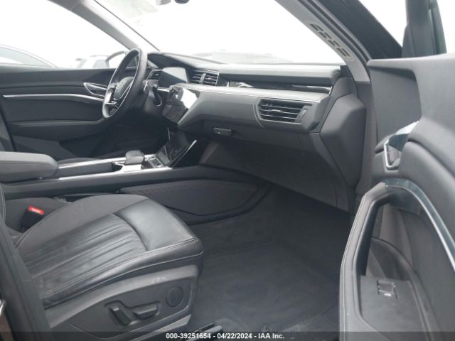 WA1AAAGE1NB027416 Audi E-tron Premium Quattro