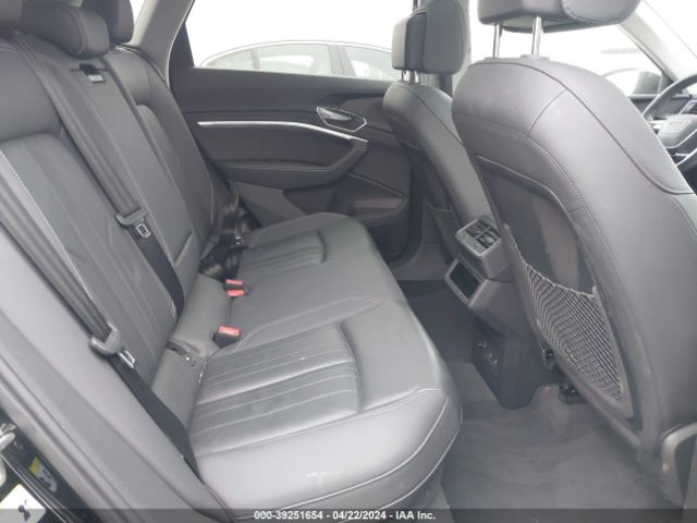 WA1AAAGE1NB027416 Audi E-tron Premium Quattro