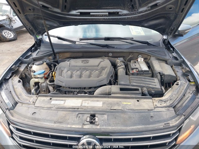 1VWLA7A3XKC009444 Volkswagen Passat 2.0t Wolfsburg Edition