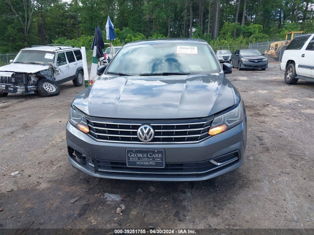 1VWLA7A3XKC009444 Volkswagen Passat 2.0t Wolfsburg Edition