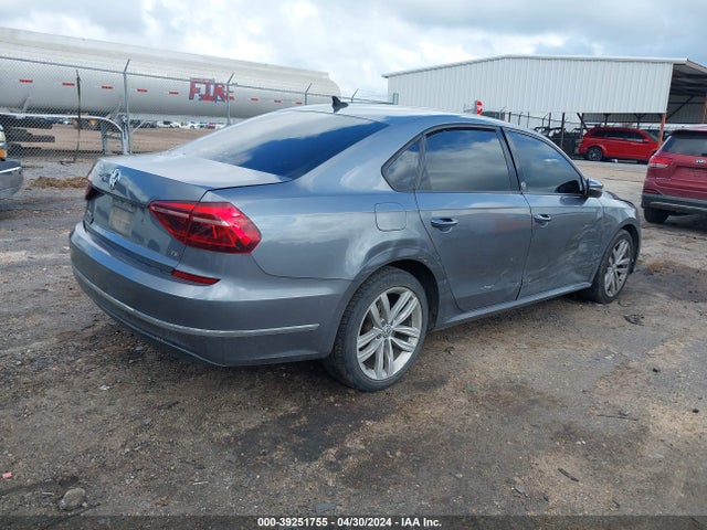 1VWLA7A3XKC009444 Volkswagen Passat 2.0t Wolfsburg Edition