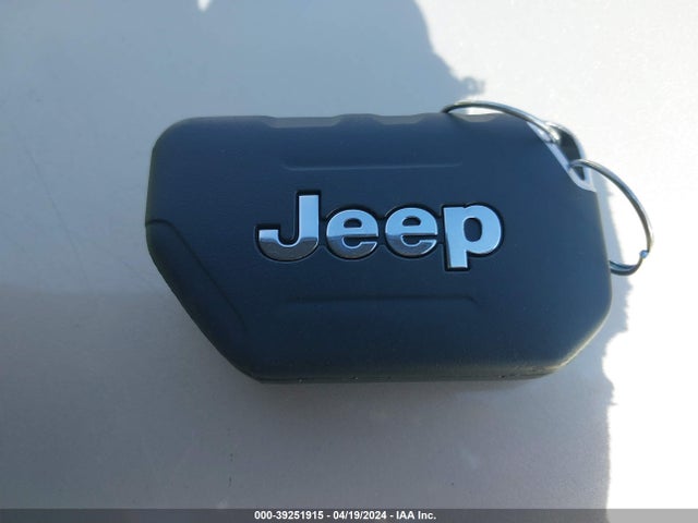 1C4HJXEG8JW118262 Jeep Wrangler Unlimited Sahara 4x4