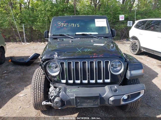 1C4HJXEG8JW118262 Jeep Wrangler Unlimited Sahara 4x4