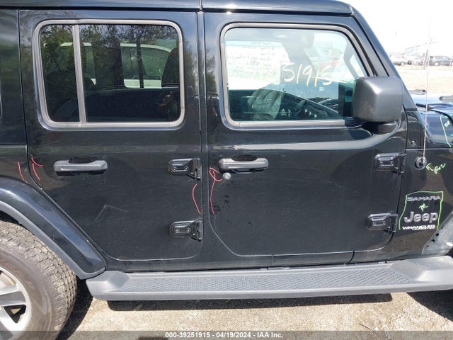 1C4HJXEG8JW118262 Jeep Wrangler Unlimited Sahara 4x4
