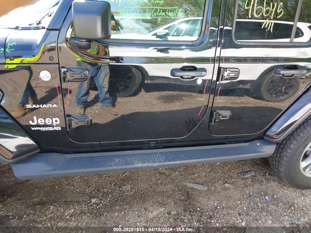 1C4HJXEG8JW118262 Jeep Wrangler Unlimited Sahara 4x4