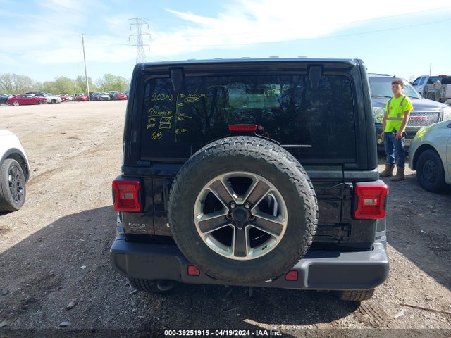 1C4HJXEG8JW118262 Jeep Wrangler Unlimited Sahara 4x4