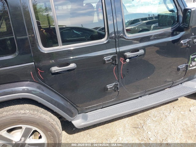 1C4HJXEG8JW118262 Jeep Wrangler Unlimited Sahara 4x4