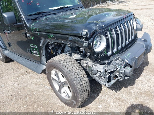 1C4HJXEG8JW118262 Jeep Wrangler Unlimited Sahara 4x4