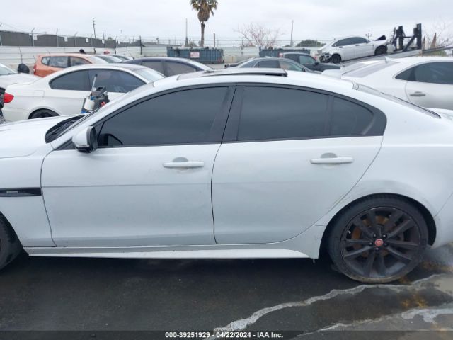 SAJAF4BV4HA968077 Jaguar Xe 35t R-sport
