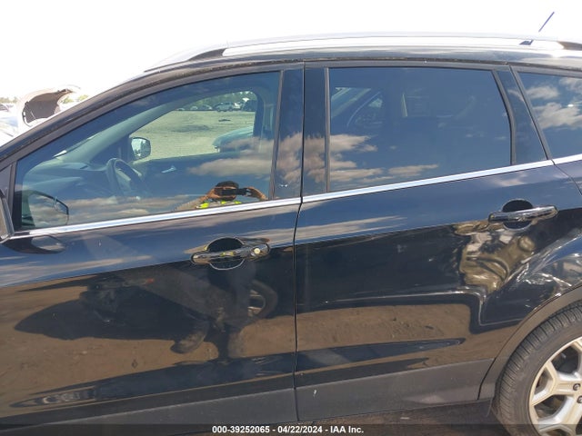 Ford Escape Titanium 2018 1FMCU9J98JUA98669 Image 15