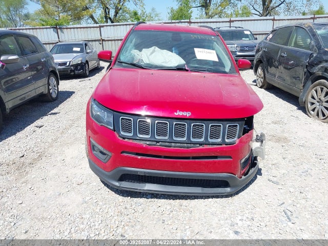 3C4NJDBB8JT142903 Jeep Compass Latitude 4x4