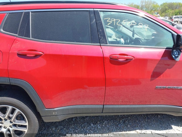 3C4NJDBB8JT142903 Jeep Compass Latitude 4x4