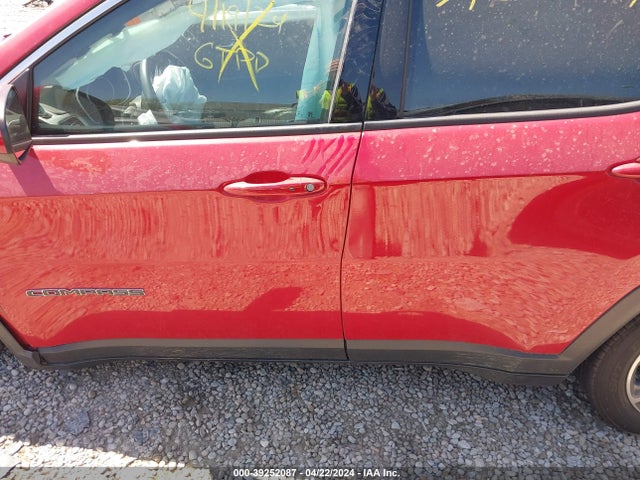 3C4NJDBB8JT142903 Jeep Compass Latitude 4x4