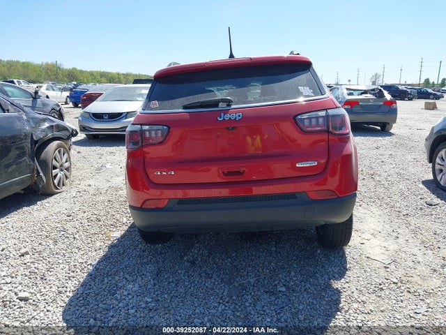3C4NJDBB8JT142903 Jeep Compass Latitude 4x4