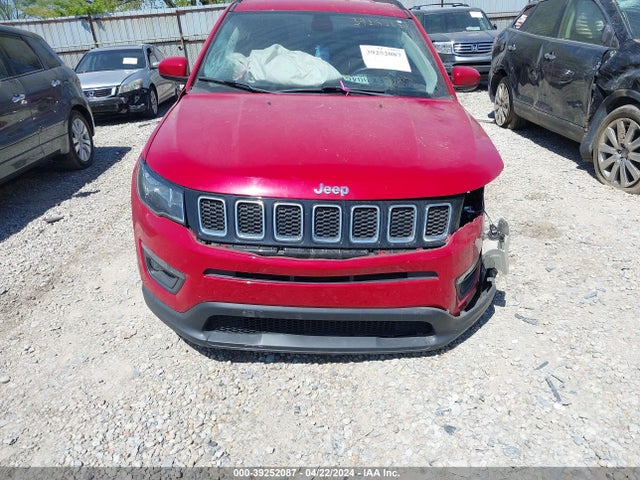 3C4NJDBB8JT142903 Jeep Compass Latitude 4x4