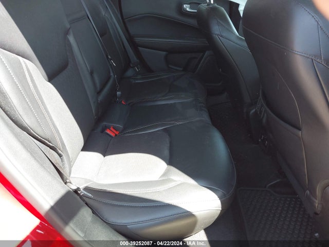3C4NJDBB8JT142903 Jeep Compass Latitude 4x4