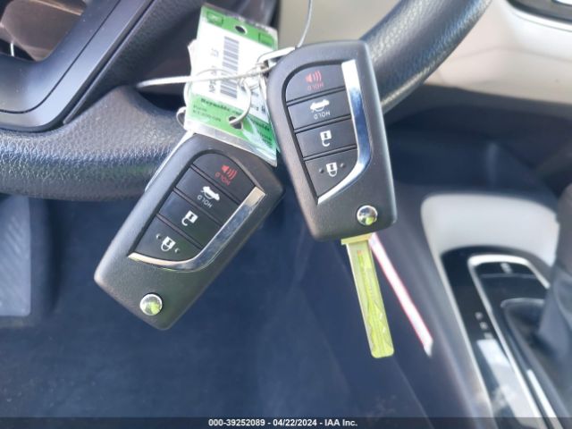 5YFEPMAE9NP381086 Toyota COROLLA LE