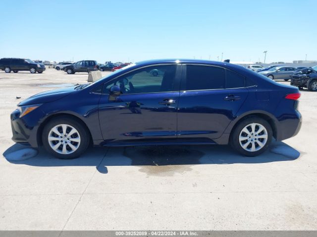 5YFEPMAE9NP381086 Toyota COROLLA LE