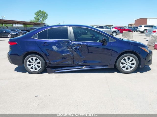 5YFEPMAE9NP381086 Toyota COROLLA LE
