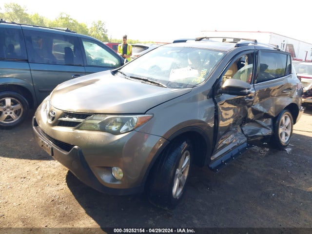 Toyota Rav4 Xle 2014 JTMRFREV3ED089674 Image 2