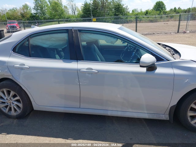 Toyota CAMRY LE 2022 4T1C11AK8NU017835 Image 13