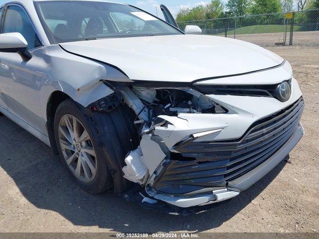 Toyota CAMRY LE 2022 4T1C11AK8NU017835 Image 6
