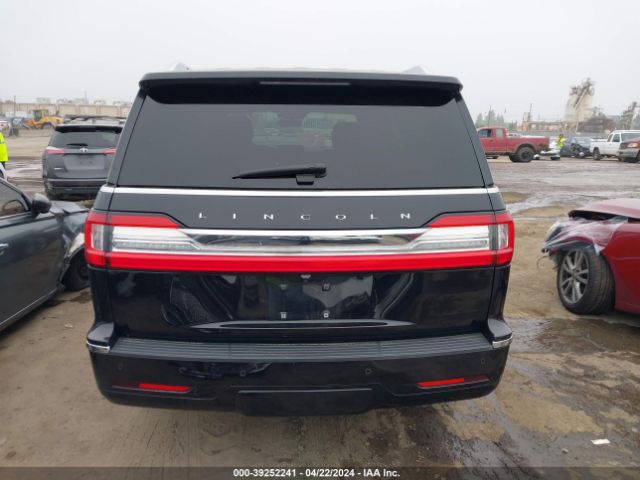 5LMJJ2NTXMEL05071 Lincoln Navigator Standard