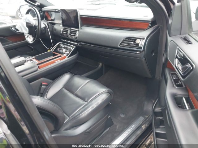 5LMJJ2NTXMEL05071 Lincoln Navigator Standard