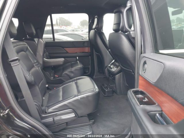 5LMJJ2NTXMEL05071 Lincoln Navigator Standard