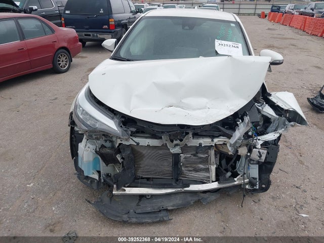 Toyota C-HR LE 2020 JTNKHMBX2L1082407 Image 13