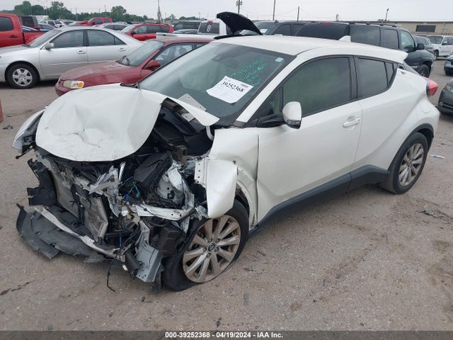 Toyota C-HR LE 2020 JTNKHMBX2L1082407 Image 2