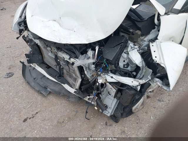 Toyota C-HR LE 2020 JTNKHMBX2L1082407 Image 6