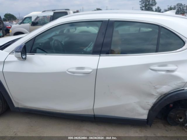 JTHX3JBH5M2041960 Lexus UX 200