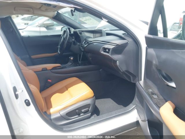 JTHX3JBH5M2041960 Lexus UX 200