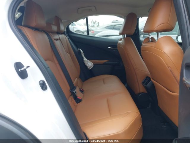 JTHX3JBH5M2041960 Lexus UX 200