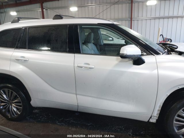 5TDFZRBH0NS195044 Toyota Highlander Platinum