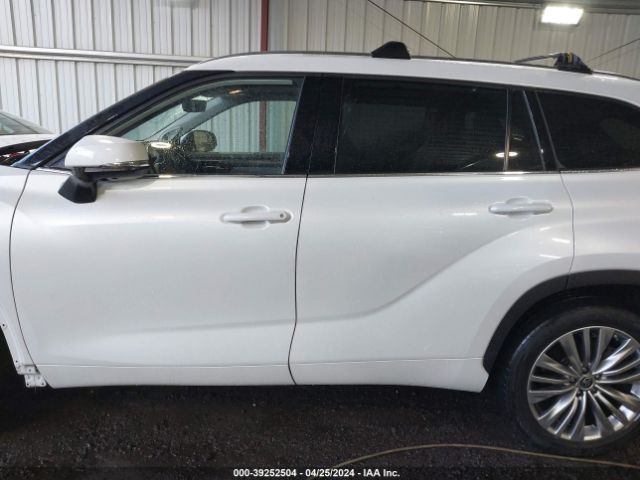 5TDFZRBH0NS195044 Toyota Highlander Platinum