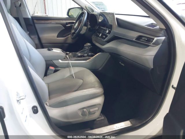 5TDFZRBH0NS195044 Toyota Highlander Platinum