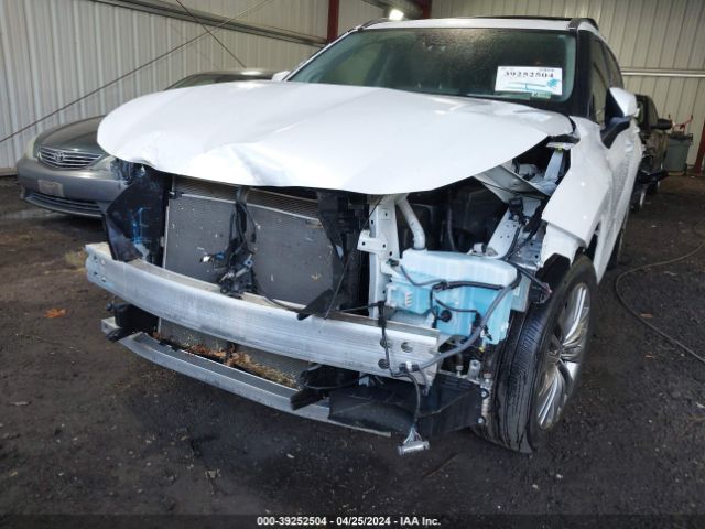 5TDFZRBH0NS195044 Toyota Highlander Platinum