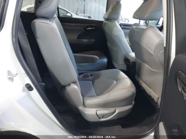 5TDFZRBH0NS195044 Toyota Highlander Platinum