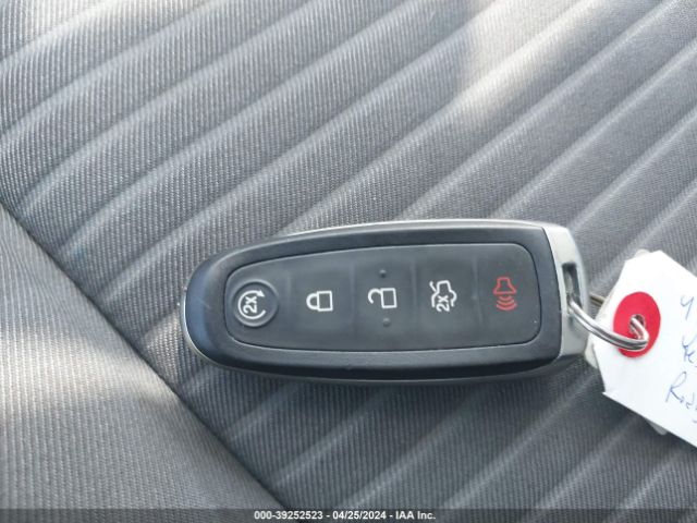 1FMCU9GD6KUA27807 Ford ESCAPE SE