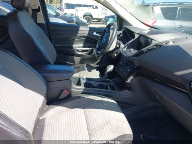 1FMCU9GD6KUA27807 Ford ESCAPE SE