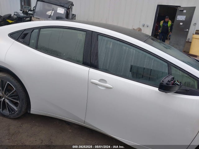 Toyota Prius Limited Awd-e 2024 JTDADABUXR3010898 Image 13