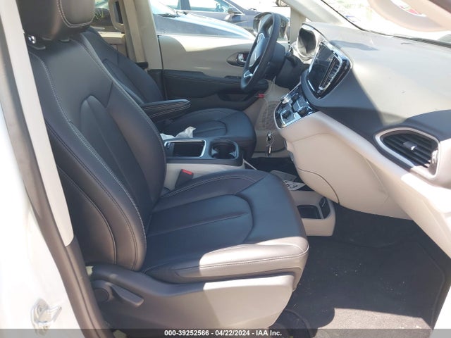Chrysler Pacifica Touring L 2024 2C4RC1BG5RR120121 Image 5