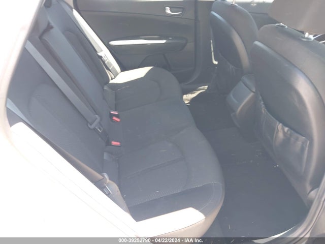 KIA Optima Lx 2017 5XXGT4L32HG125501 Image 8