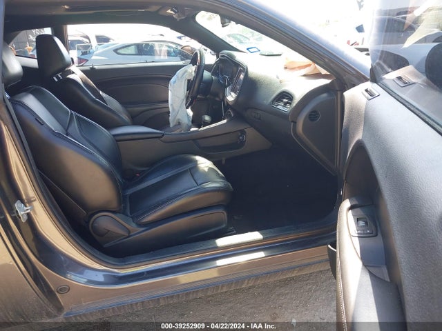 Dodge Challenger Sxt Plus 2018 2C3CDZAG5JH322233 Image 5