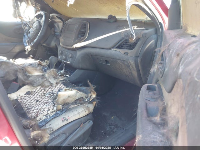 1C4PJLCBXHW507409 Jeep Cherokee Latitude Fwd