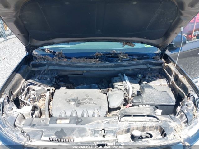 JA4AZ2A38HZ060852 Mitsubishi Outlander Es