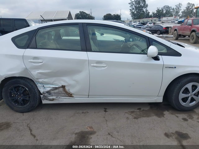 Toyota Prius Two 2015 JTDKN3DU5F0396721 Image 13