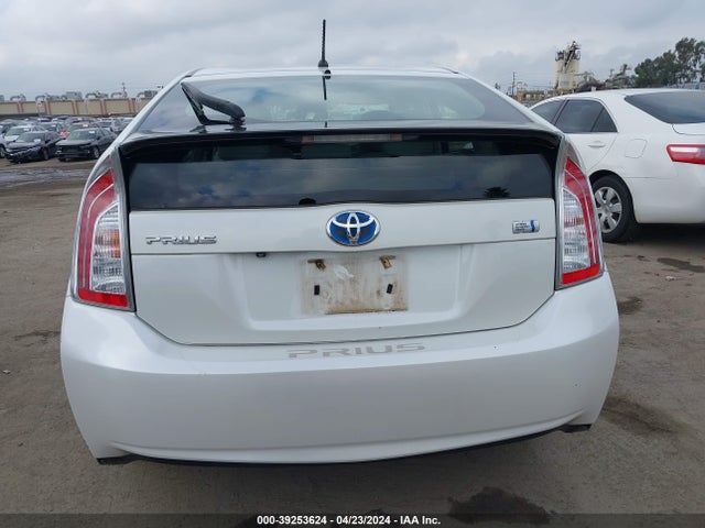Toyota Prius Two 2015 JTDKN3DU5F0396721 Image 16